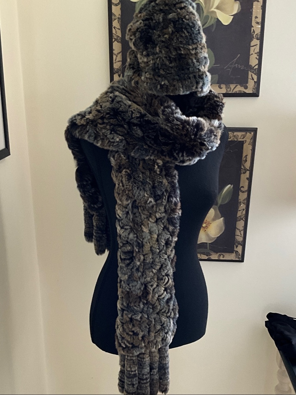 Fur Knit Hat and Scarf Set in Mottled Gray-Brown